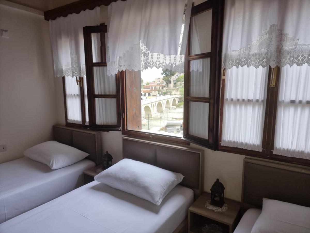 Romeo'S Guest House 培拉特 外观 照片